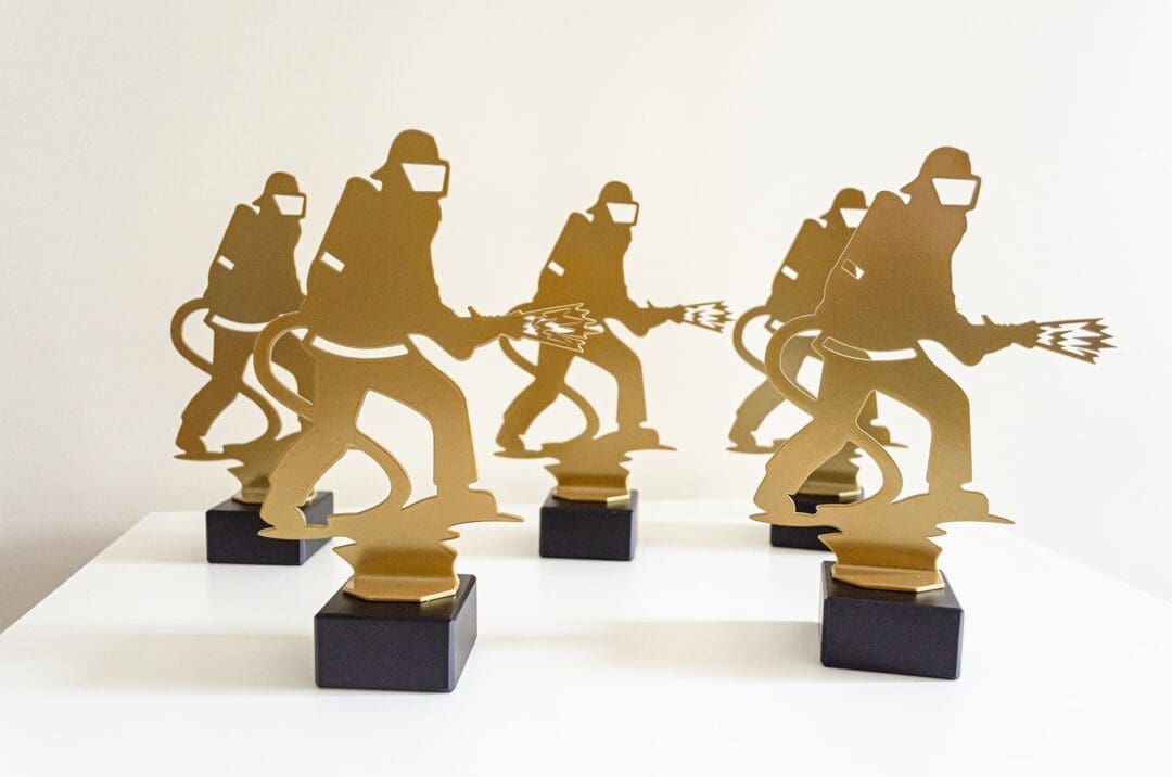 STATUETKA STRAŻAKA NAGRODA ZŁOTA METAL GRAWER PREZENT